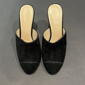 Ann Taylor 4” High Heel Mules Black Size 7.5M Closed Toe Round Toe Suede